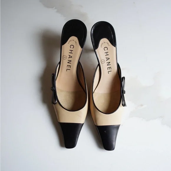 Rare Vintage CHANEL Heels - Picture 4 of 5